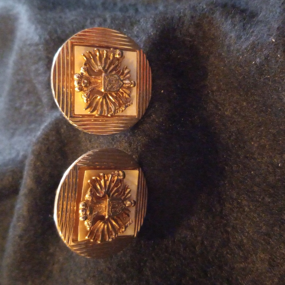 Cufflinks